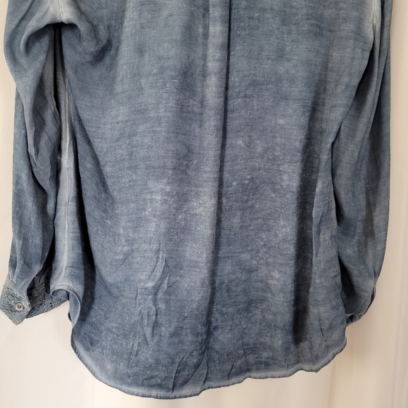 Chico's Women's Size 1 Blue Lace Long Sleeve Button Down Denim Look Shirt - Picture 10 of 13